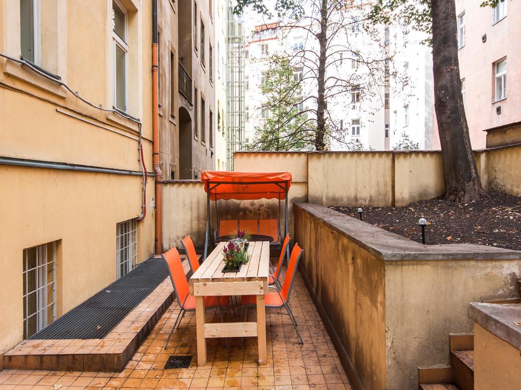 Chill Hill Apartments Prag Rum bild